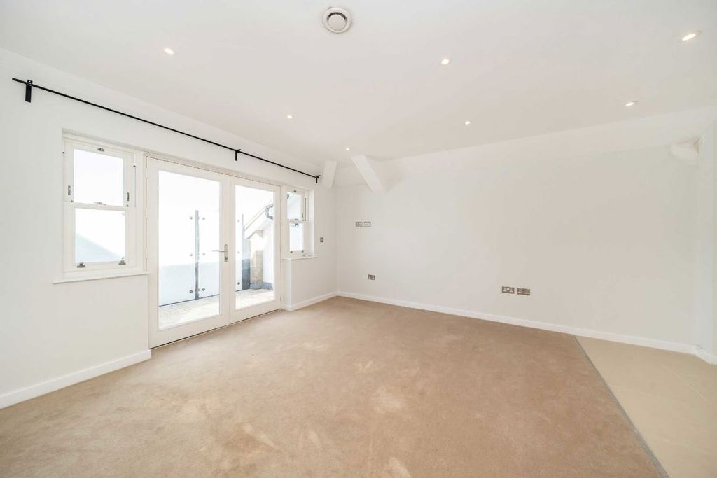 Property photo 2 of 5