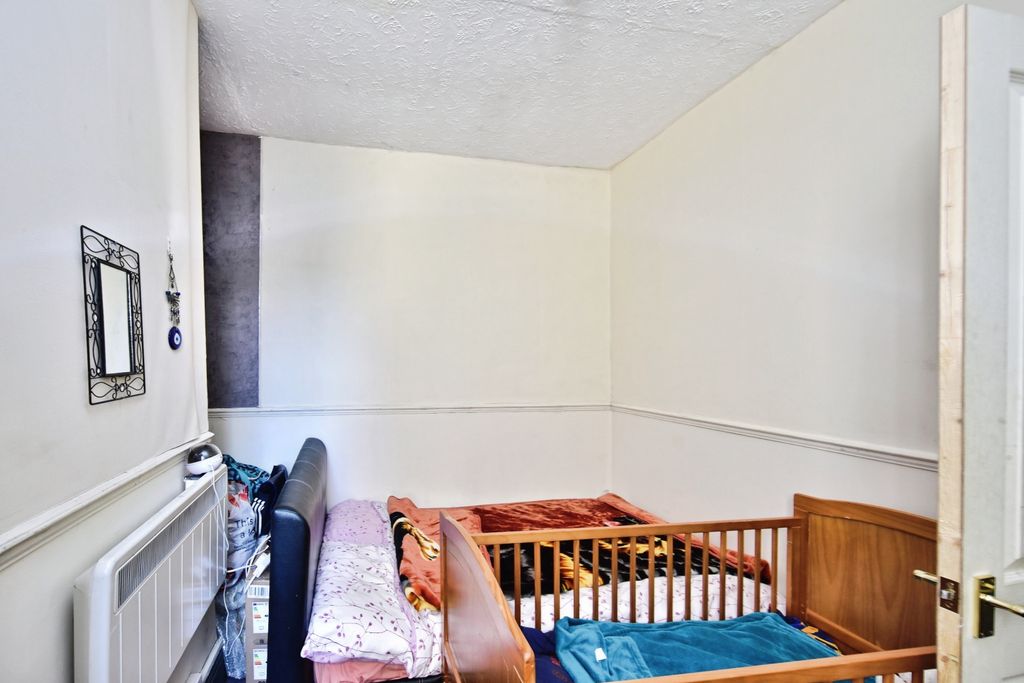 Property photo 2 of 20