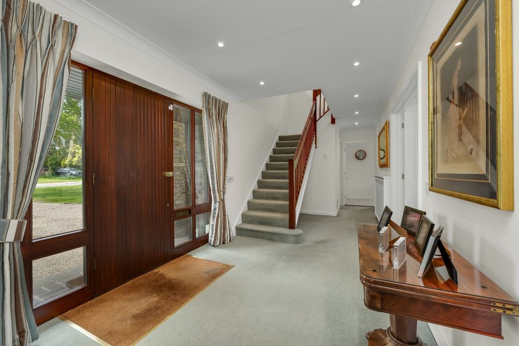 Property photo 3 of 24 Entrance Hall