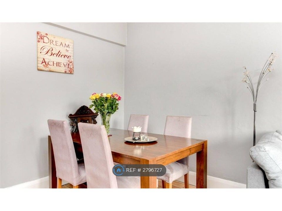 Property photo 3 of 14 Sitting Room