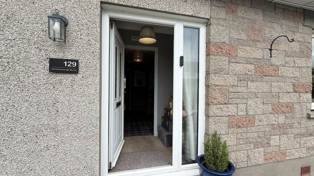 Property photo 2 of 28