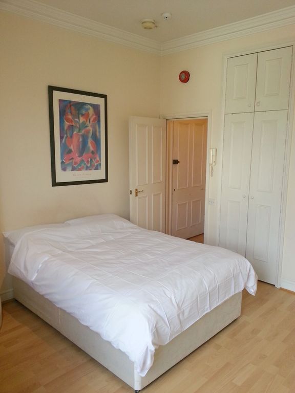 Property photo 1 of 4