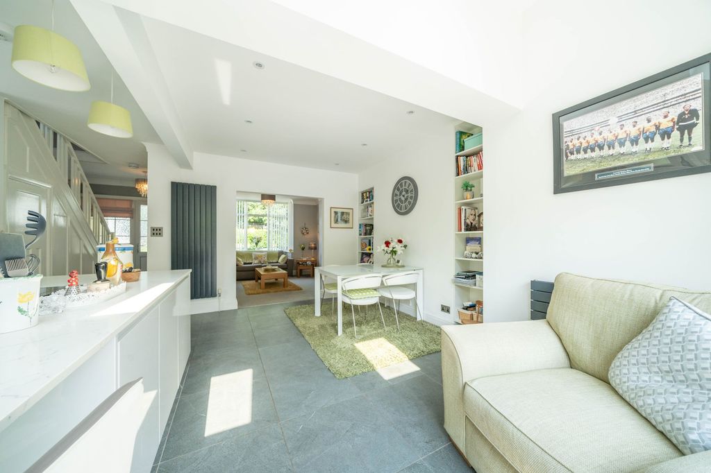 Property photo 3 of 24 Kitchen/Diner