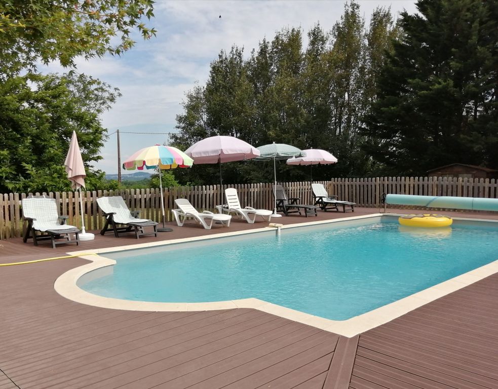 Property photo 2 of 25