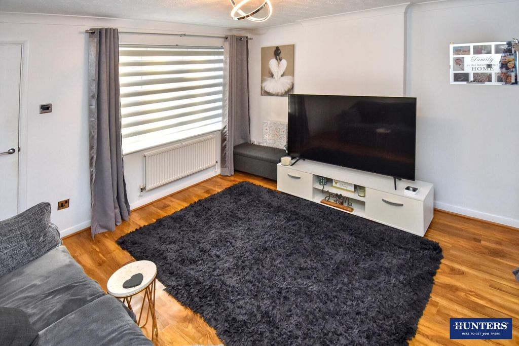 Property photo 3 of 11 Living Room