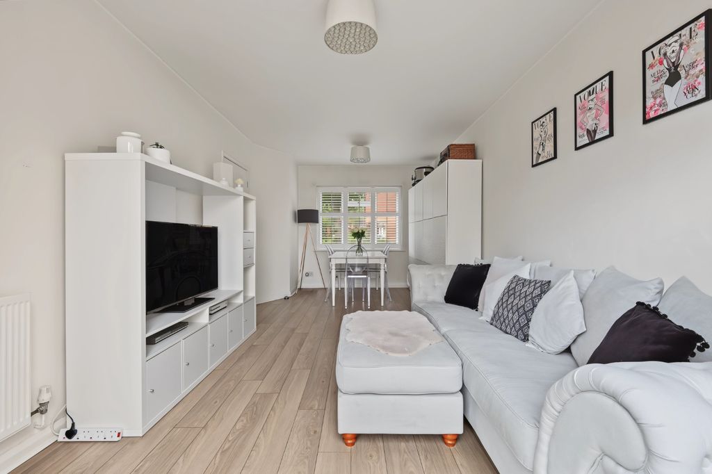Property photo 2 of 13 5516563