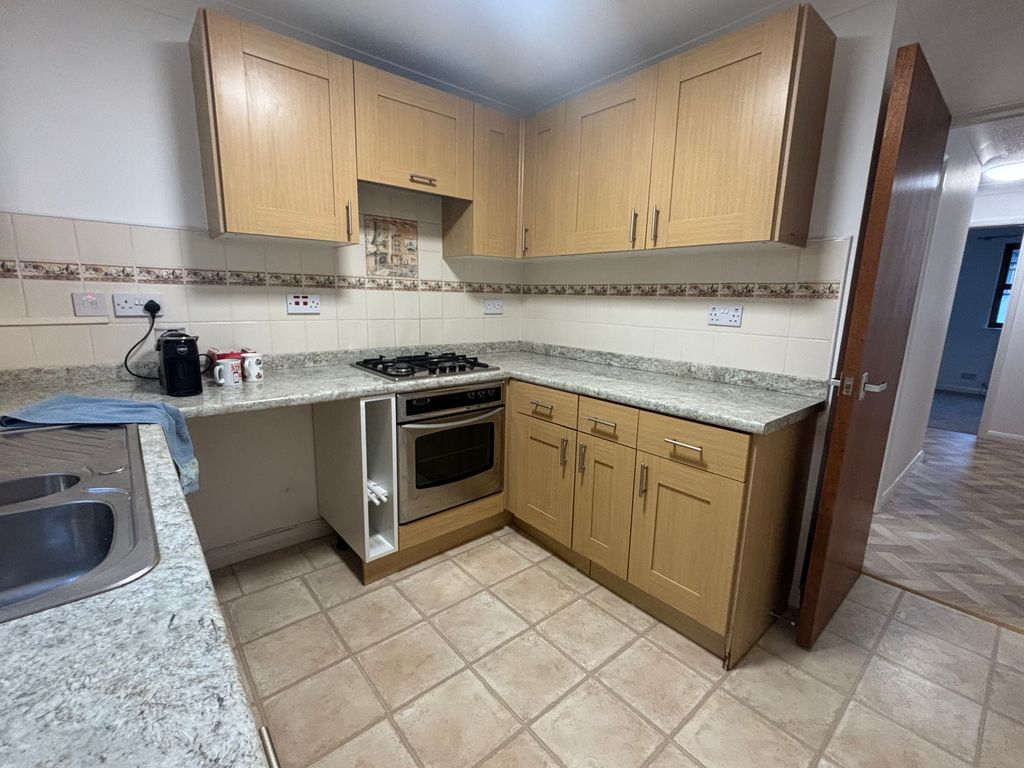 Property photo 3 of 9 Kitchen