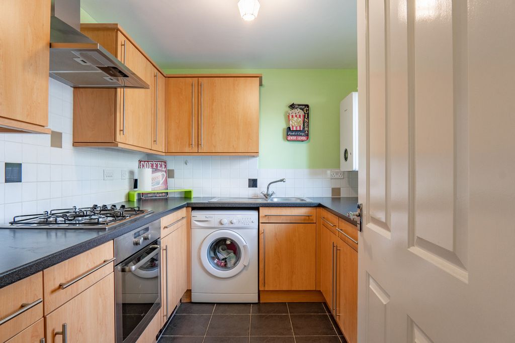 Property photo 2 of 28