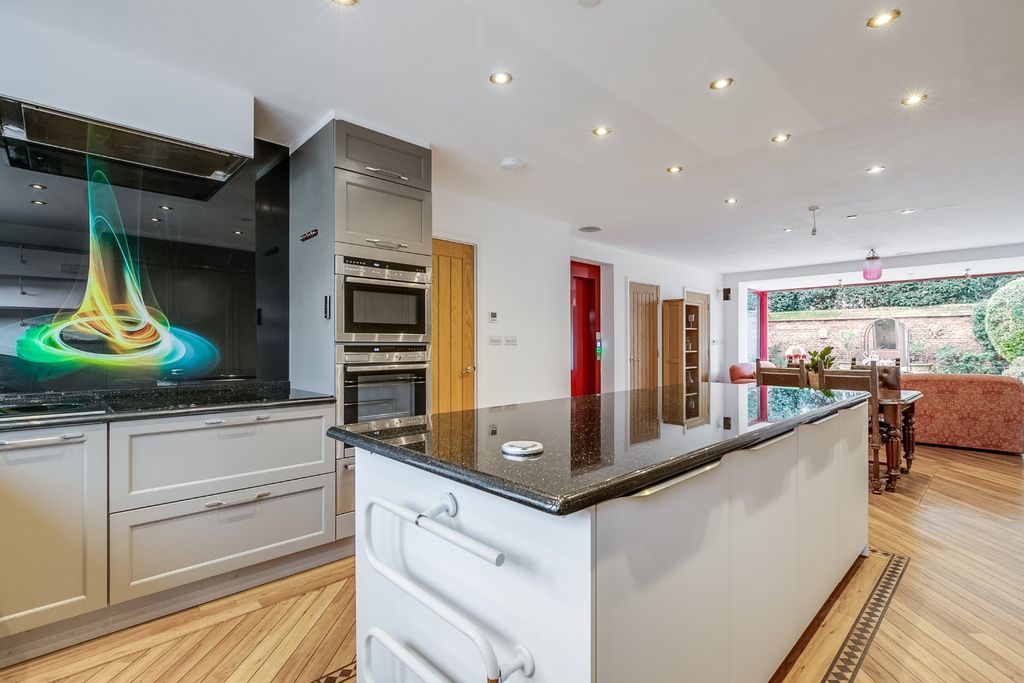 Property photo 2 of 29 4884824