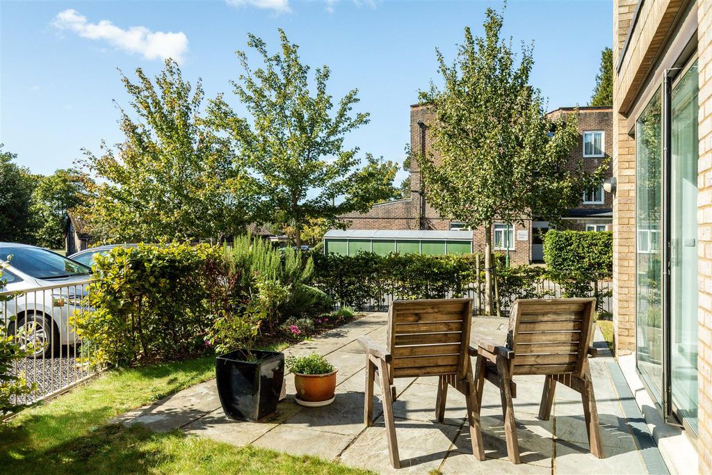 Additional image 11 of 1 bed flat for saleGarden Flat At Beacon Heights, Church Road, Haywards Heath RH16