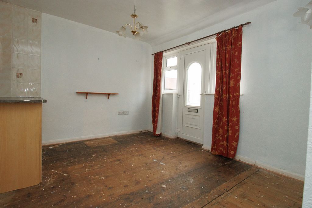 Property photo 3 of 13