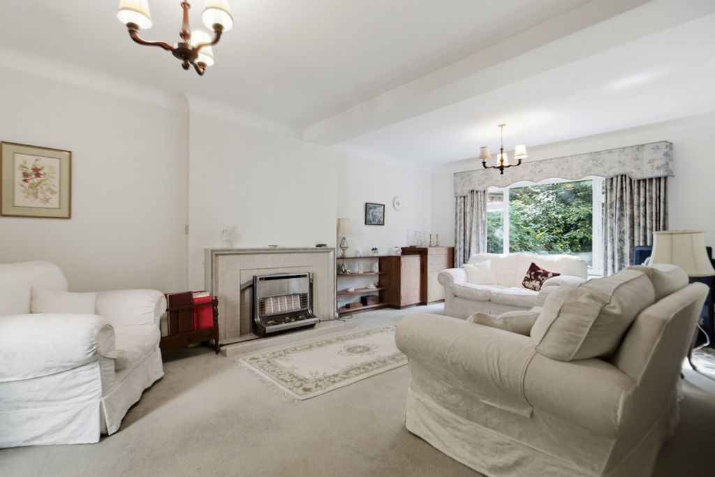 Property photo 3 of 33