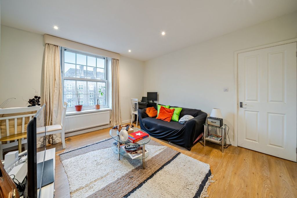 Property photo 3 of 16 Picture No. 02