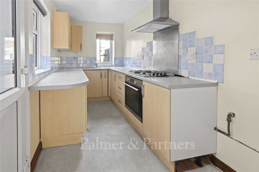 Property photo 3 of 6 Kitchen