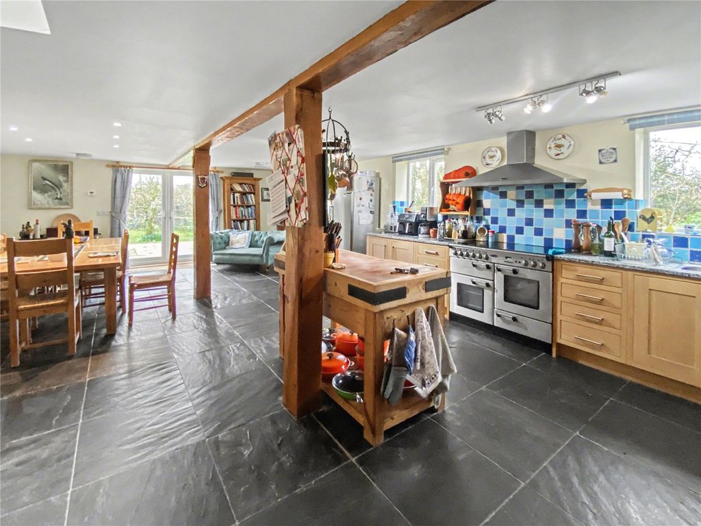 Property photo 2 of 20 Kitchen