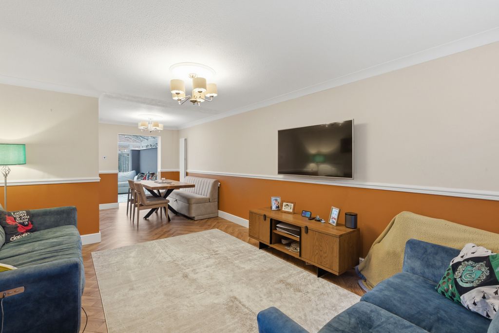 Property photo 2 of 10 Lounge