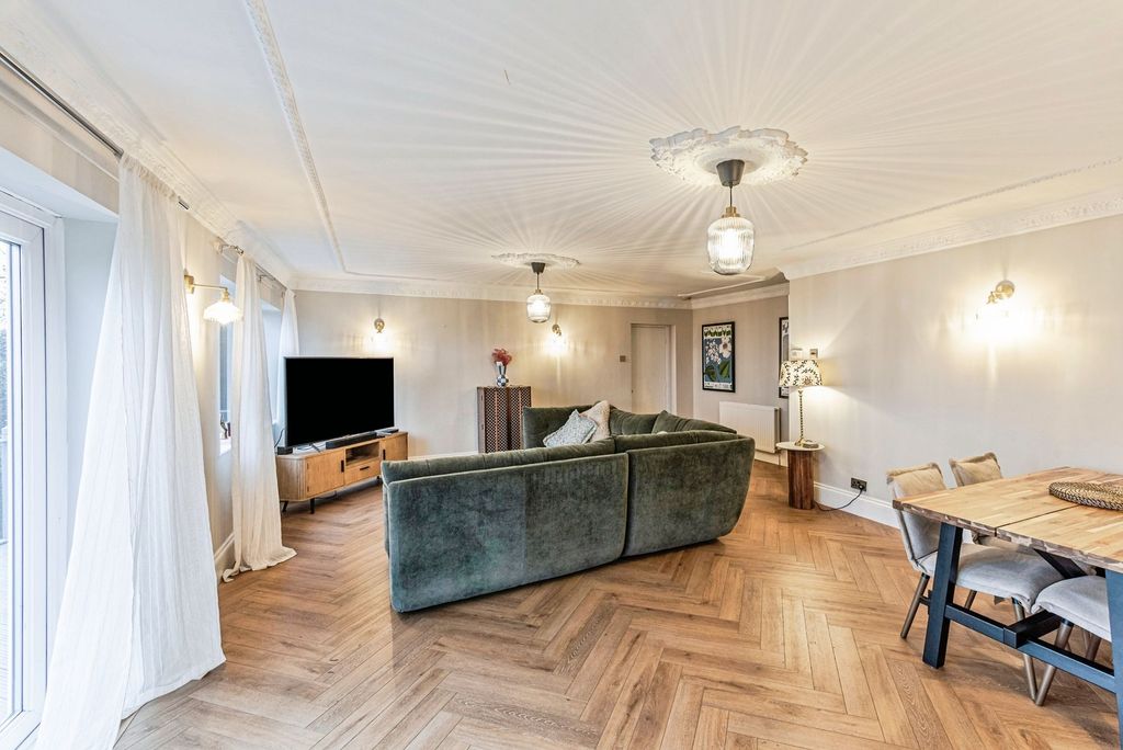 Property photo 2 of 30