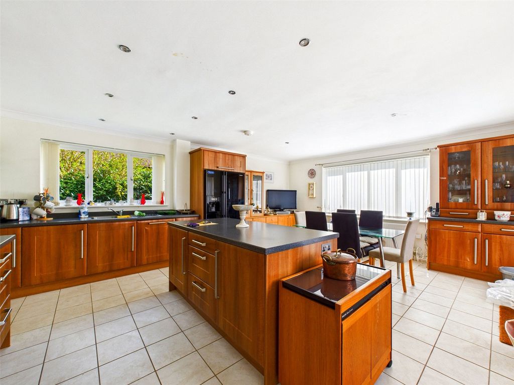 Property photo 3 of 24 Picture 3