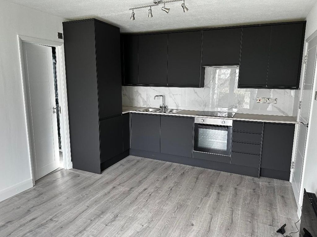 Property photo 2 of 6 Photo 3