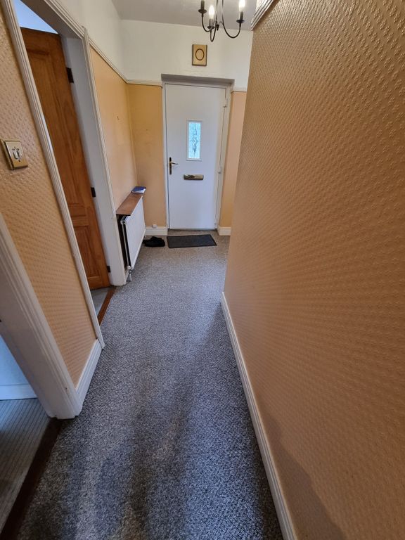 Property photo 2 of 9 Hallway