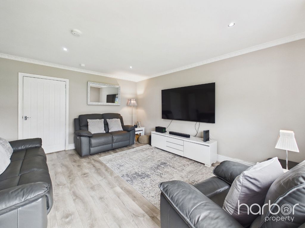 Property photo 2 of 19 5224123