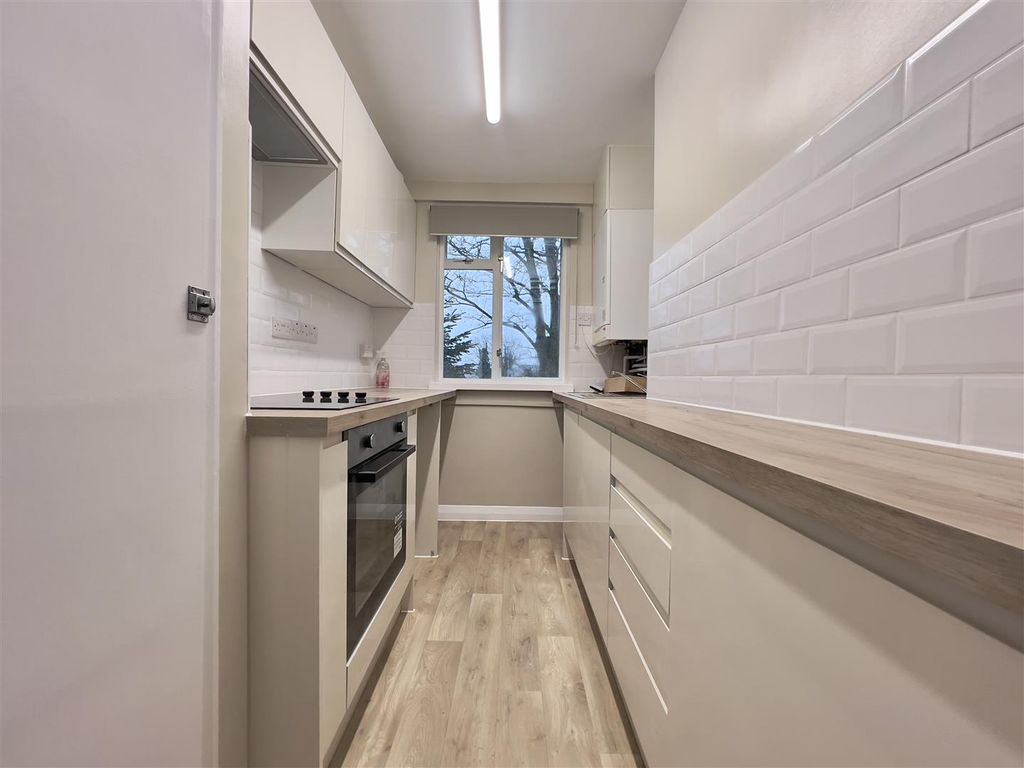 Property photo 2 of 9 Kitchen