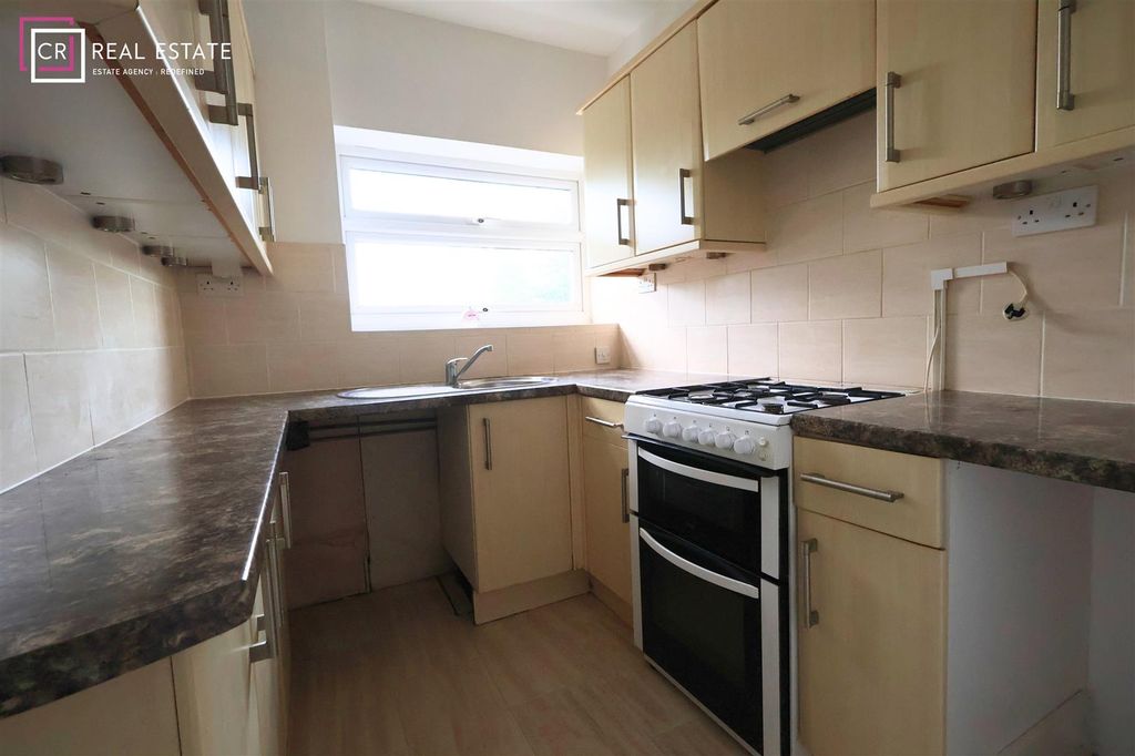 Property photo 3 of 10 Kitchen