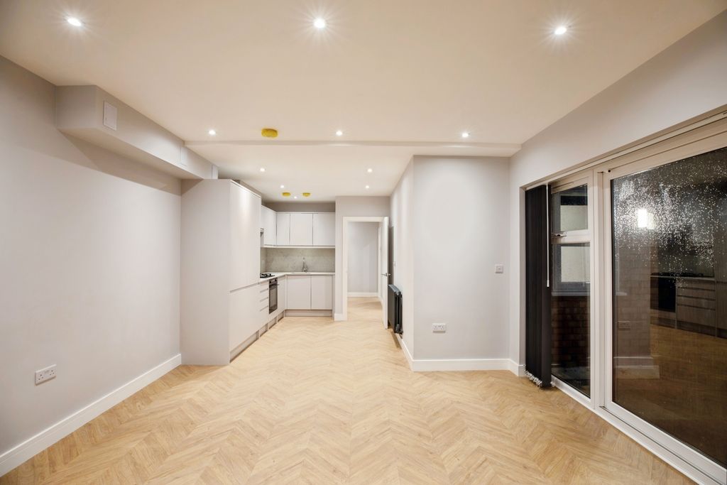 Property photo 3 of 17 Gallery