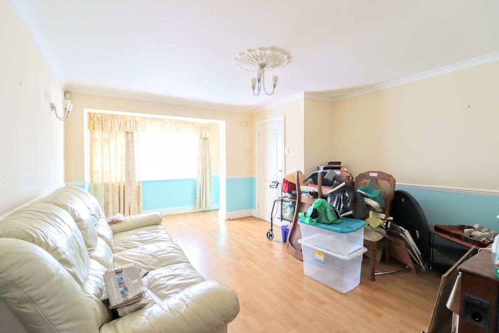 Property photo 3 of 10 Lounge