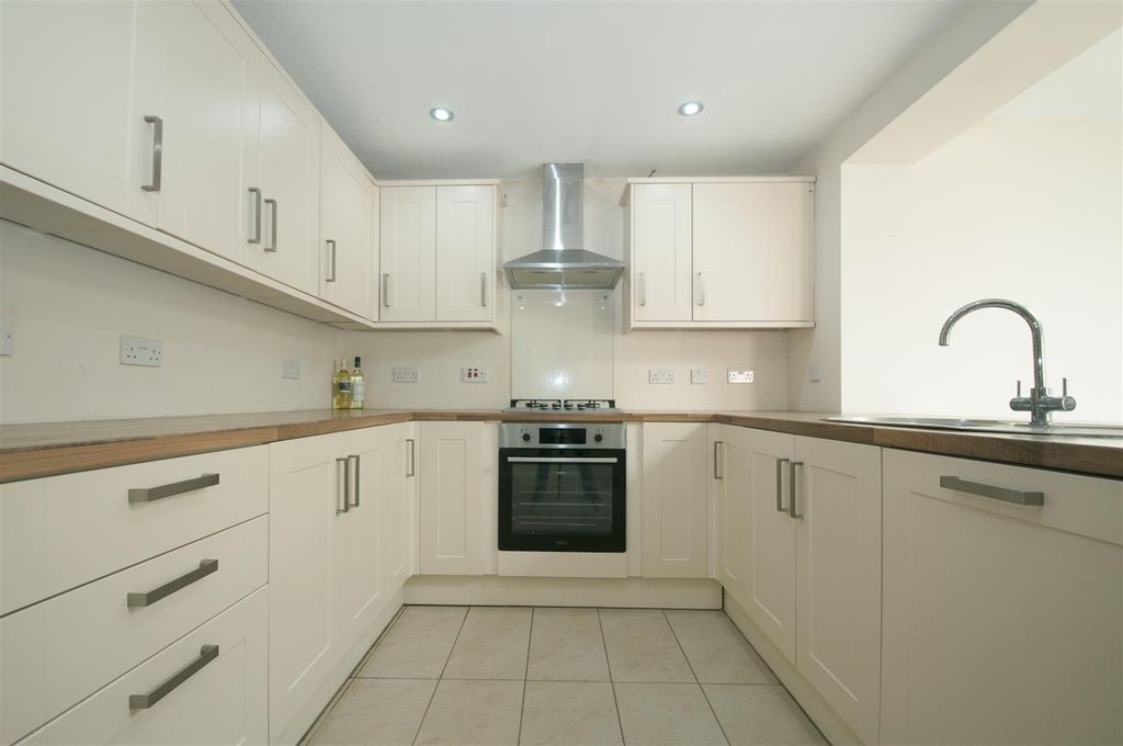 Property photo 3 of 11 35 Thames 05.Jpg