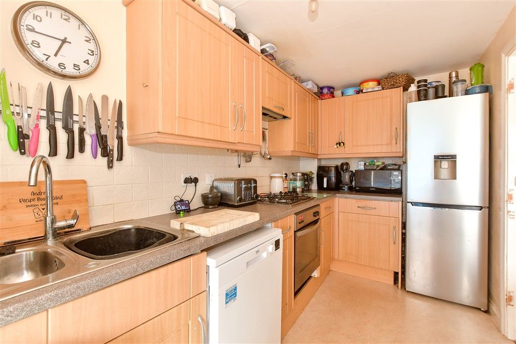 Property photo 2 of 11 Kitchen