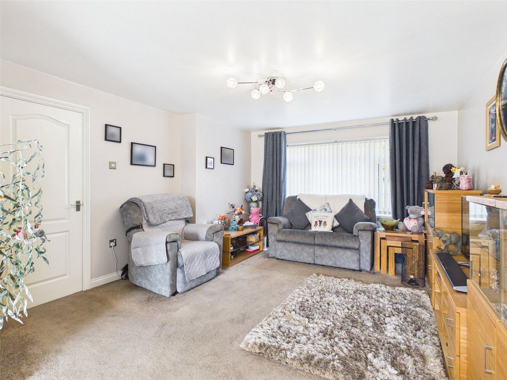 Property photo 2 of 17 Picture No. 13