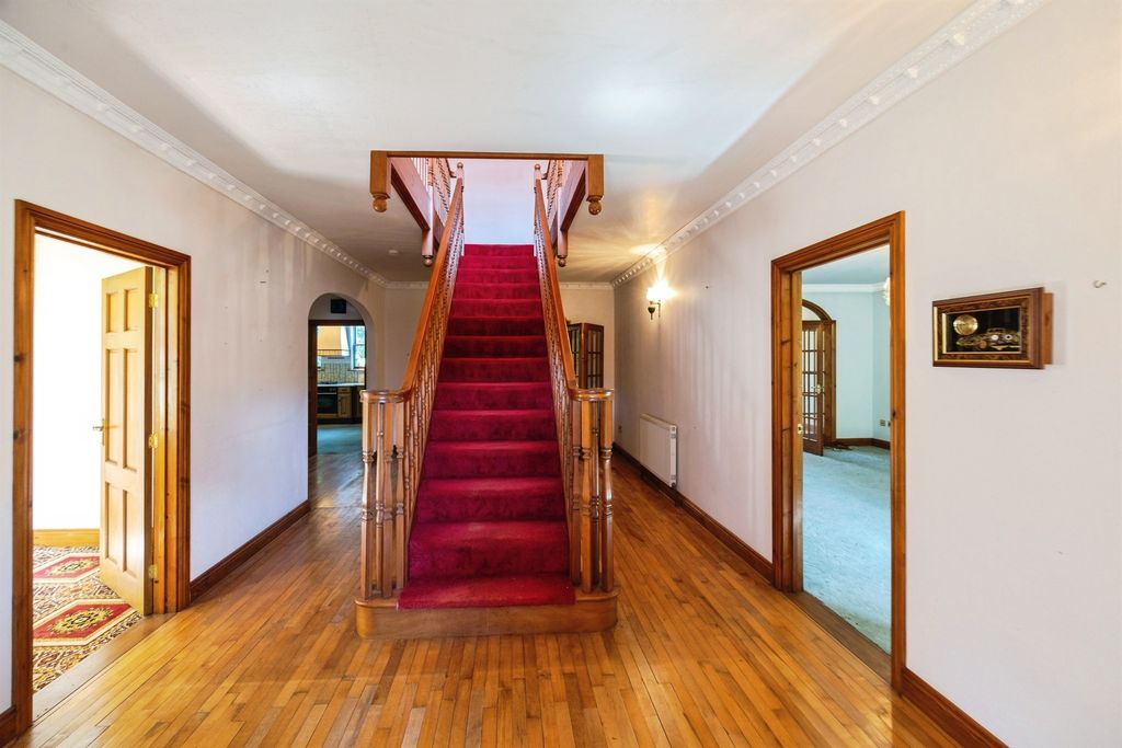 Property photo 2 of 25