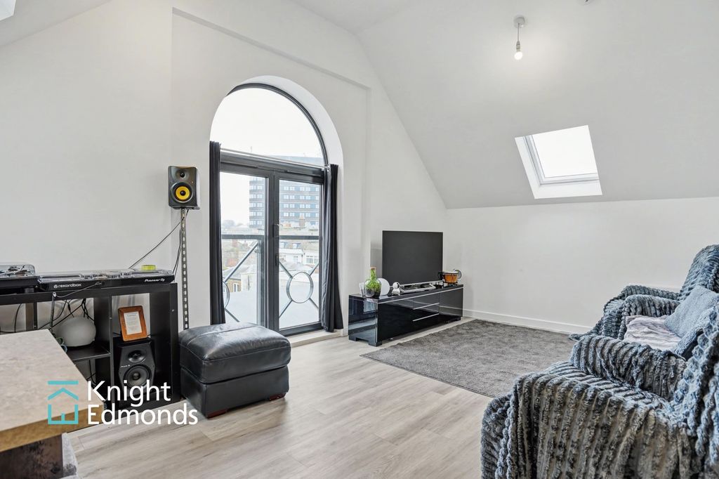 Property photo 2 of 7