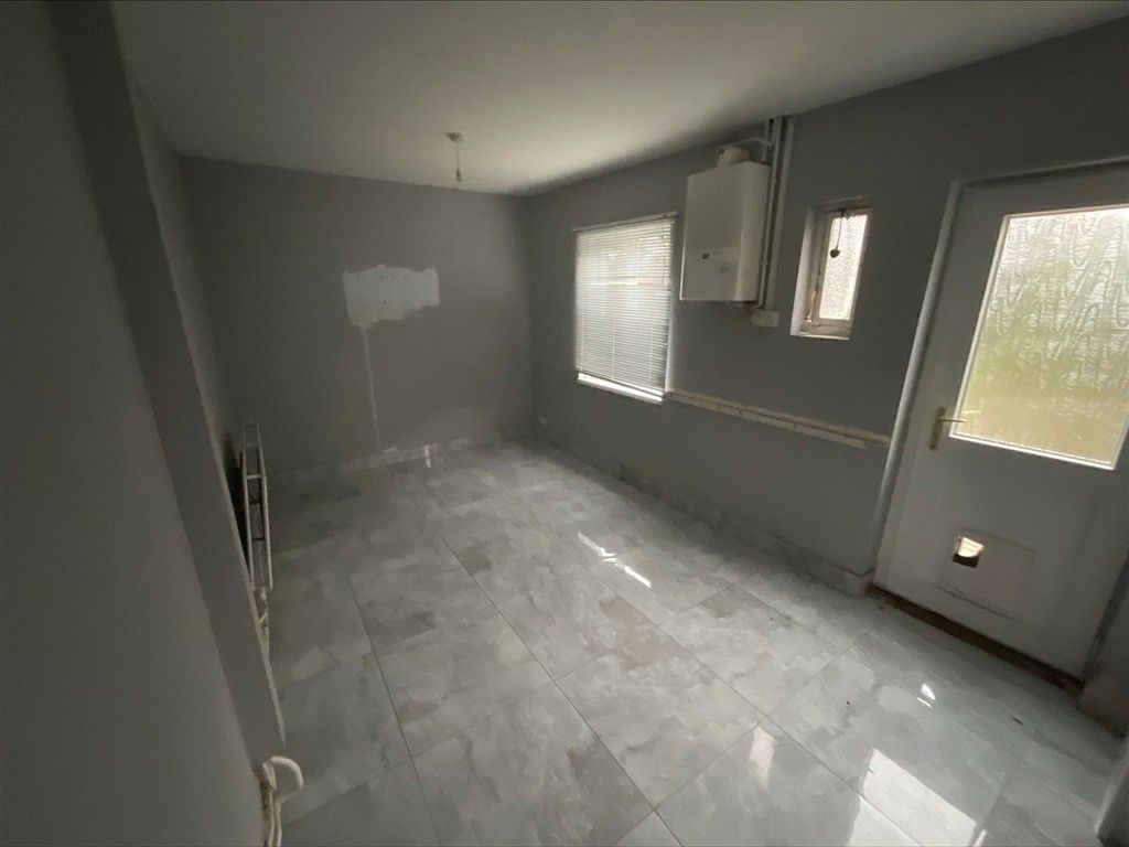 Property photo 2 of 6 Kitchen