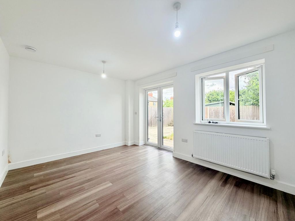 Property photo 2 of 18 Image