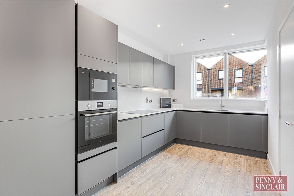 Property photo 3 of 18 Picture No. 02