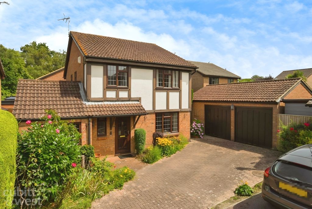 Property photo 3 of 9 External