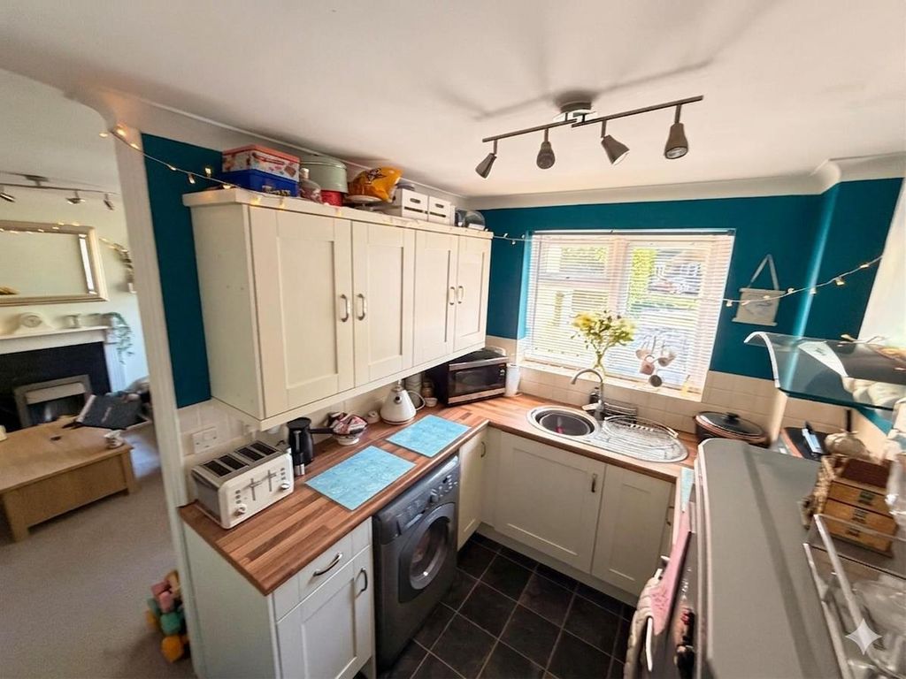 Property photo 3 of 10 Kitchen.Png