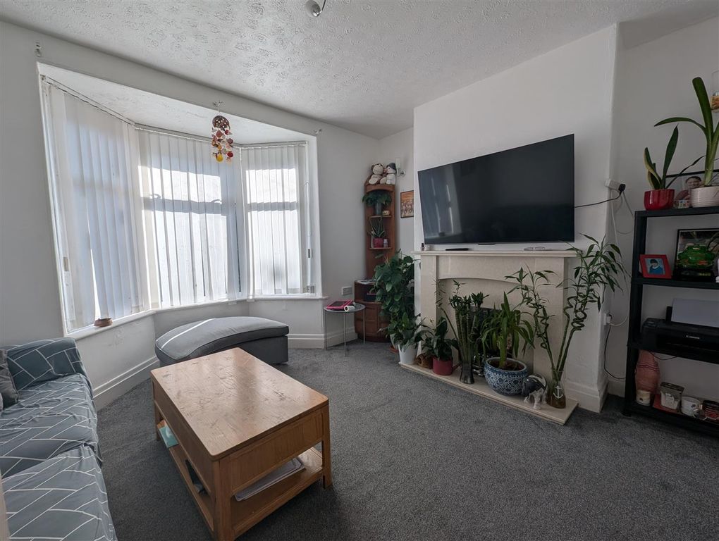 Property photo 2 of 10 Lounge