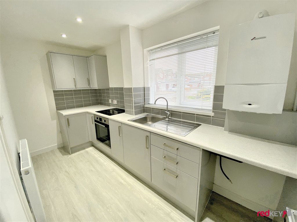 Property photo 3 of 6 Kitchen