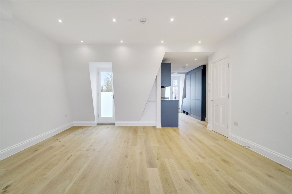 Property photo 2 of 22 Picture No. 05