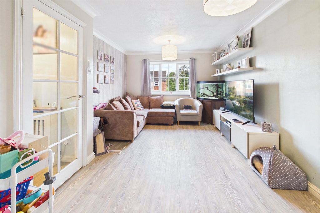 Property photo 2 of 10 Living Room