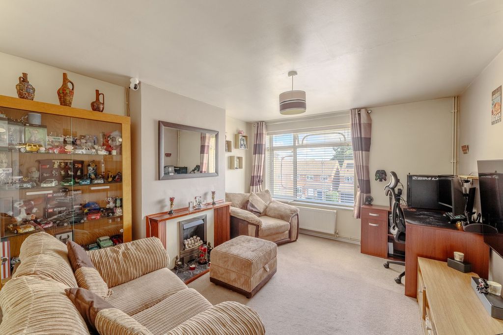 Property photo 3 of 12
