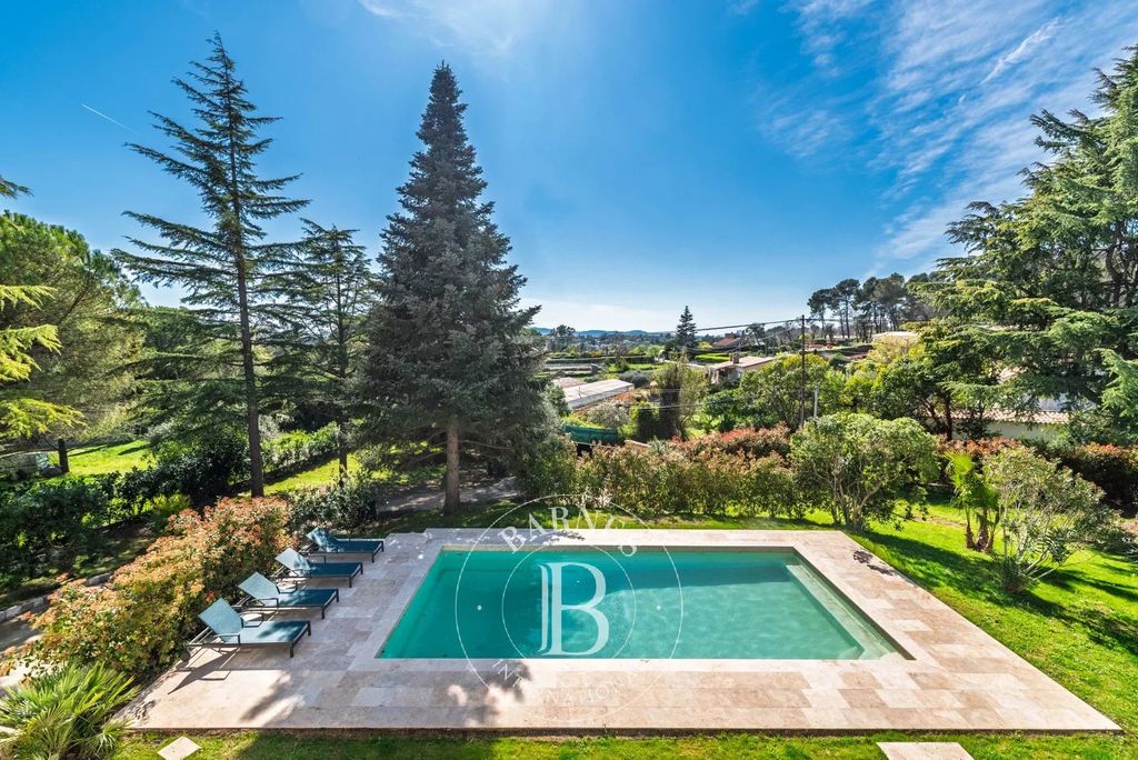 Property photo 2 of 24