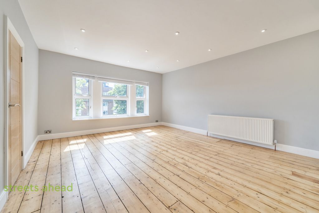 Property photo 2 of 8 F860d14c-8B4E-454...