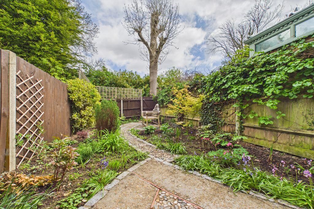 Property photo 2 of 9 Garden