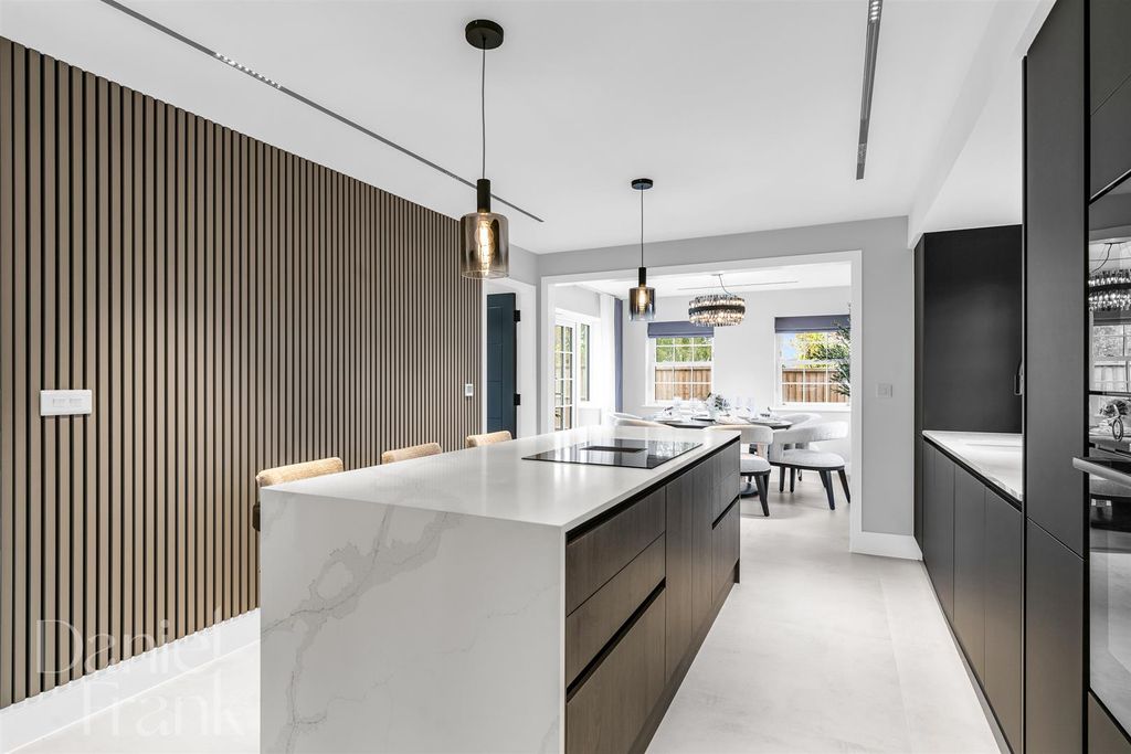 Property photo 1 of 41