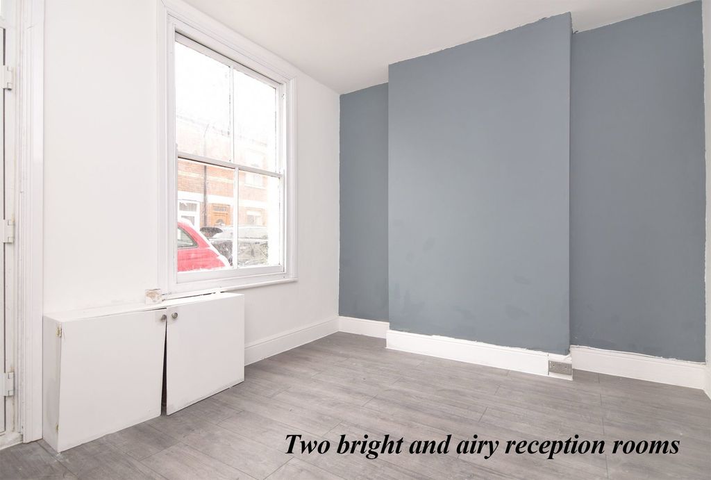 Property photo 3 of 11 3 - Living-Room