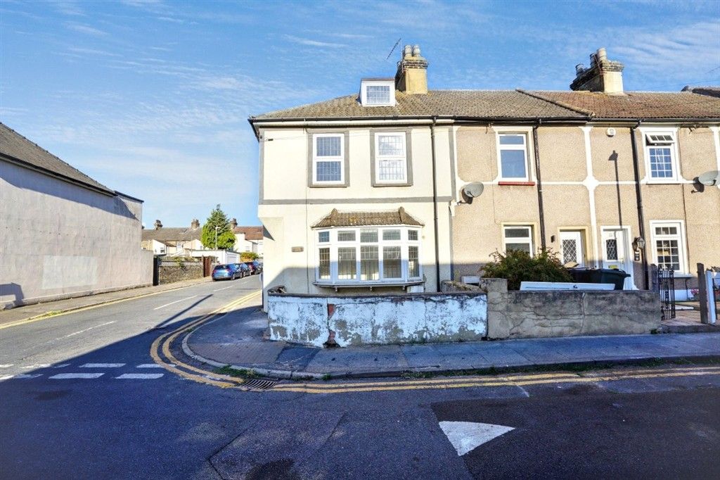 Property photo 1 of 18